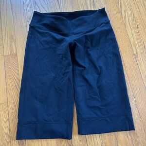 Lululemon black cropped pants
